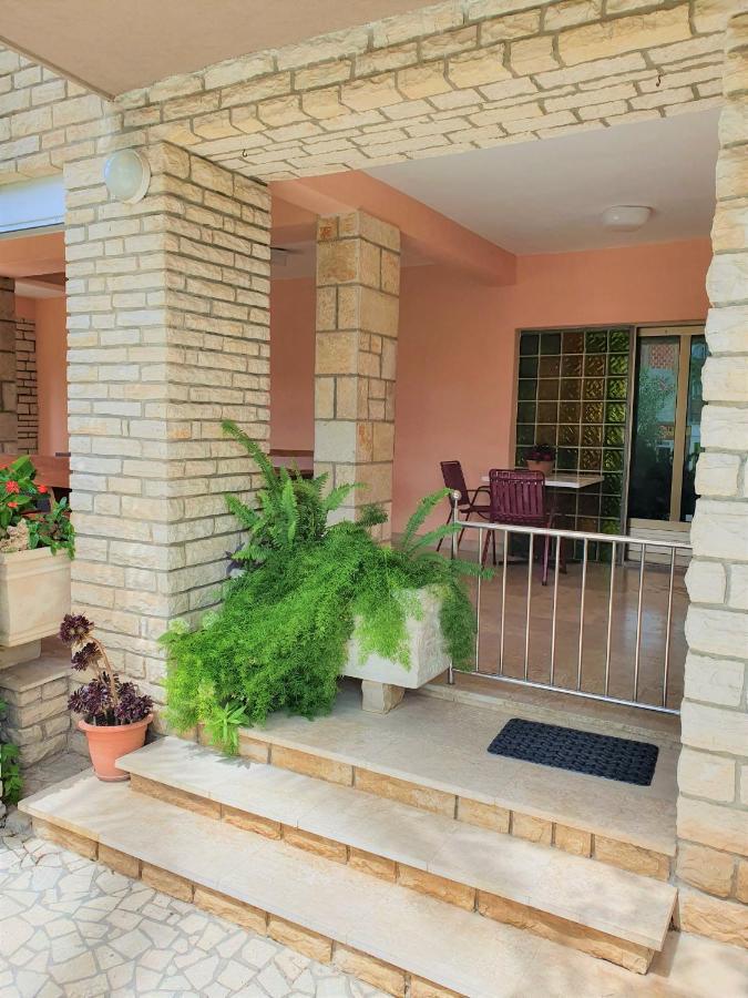 Apartments Angela Kampor Exterior photo